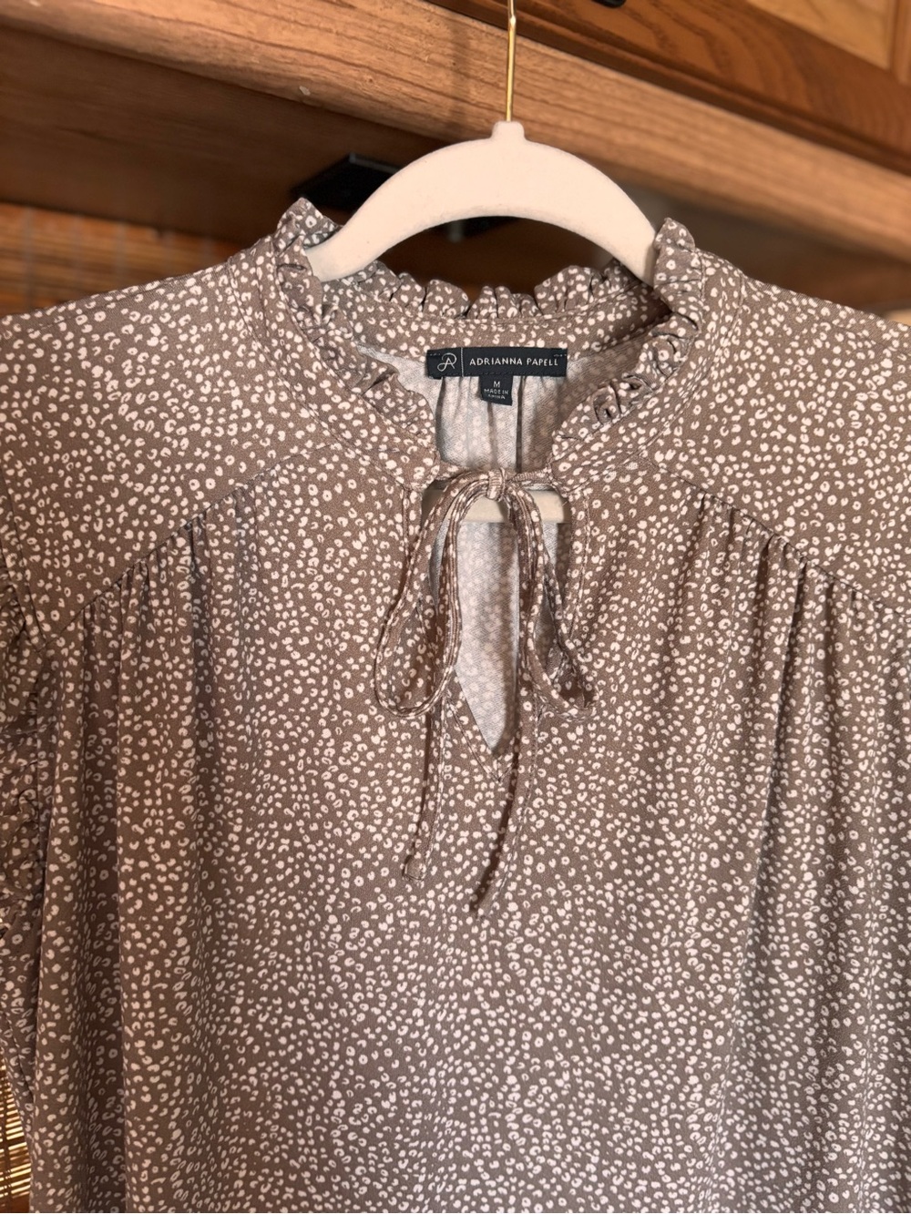 Adrianna Papell Taupe and White Tie-Neck Flutter Sleeve Tunic - Picture 9 of 9